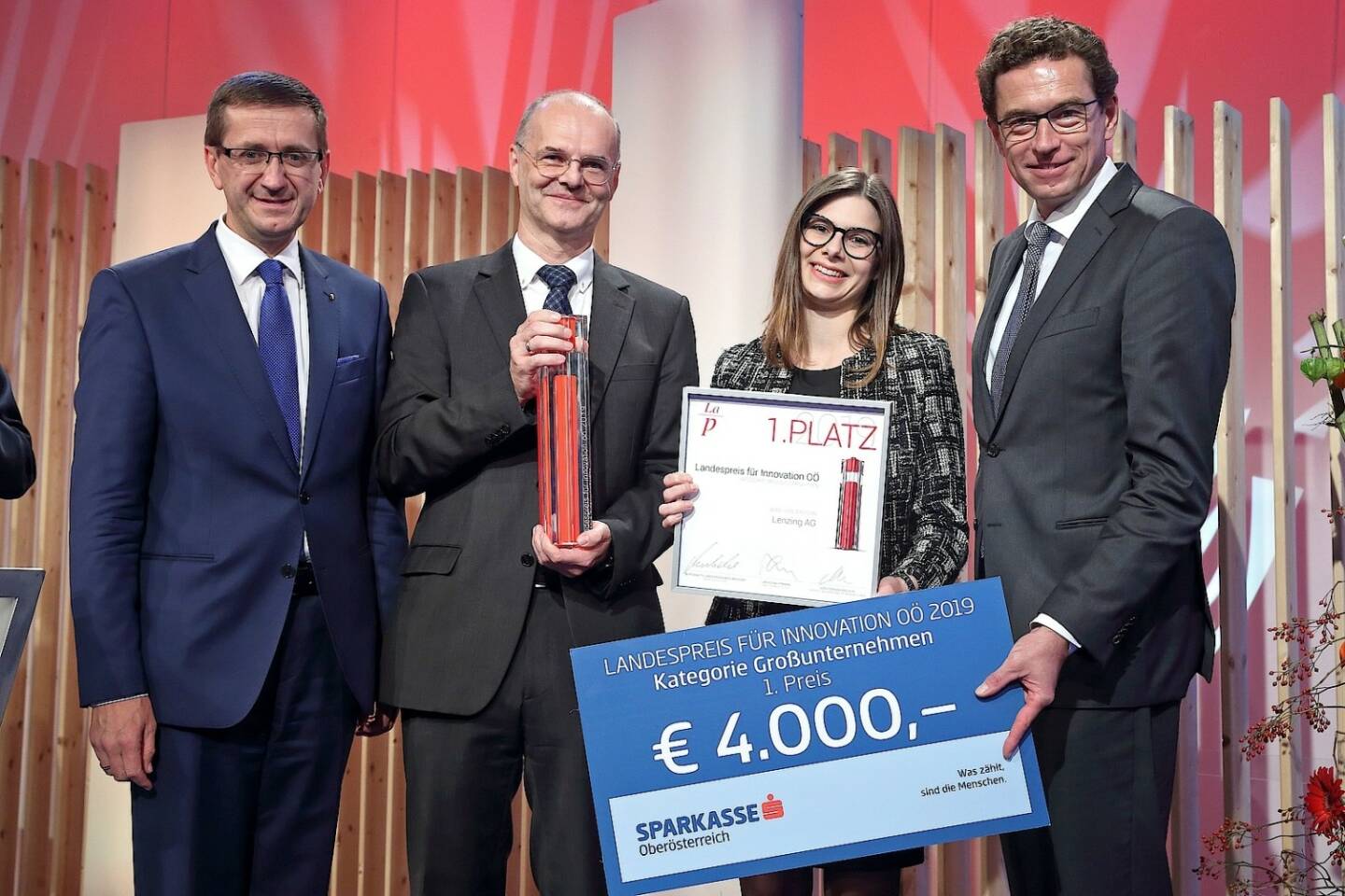 Im Wettbewerb um den oberösterreichischen „Landespreis für Innovation“ machte die Lenzing Gruppe das Rennen und sicherte sich in der Kategorie „Großunternehmen“ den ersten Platz. Credit: Lenzing
