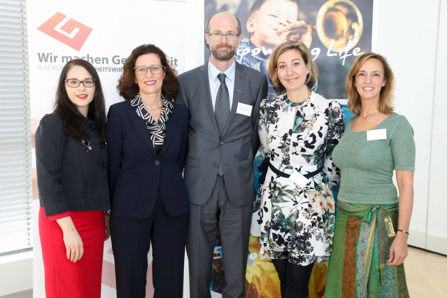 Sanofi Aventis GmbH: Sanofi Österreich und die Wirtschaftskammer Österreich feierten zehnjähriges Kooperationsjubiläum; vlnr: Mag.a Bettina Resl, Country Public Affairs & Patient Advocacy Head bei Sanofi Österreich, Prof.in Dr.in Elke Günther, Leiterin des Health & Environment Departmens am Austrian Institute of Technology, Rolf Gleißner, Leiter der Abteilung Sozialpolitik und Gesundheit in der Wirtschaftskammer Österreich, Mag.a Sonja Steßl von der Vienna Insurance Group und Mag. Maria Cristina Moshammer von der Abteilung für Sozialpolitik und Gesundheit der Wirtschaftskammer. Fotocredit: Sanofi / Katharina Schiffl