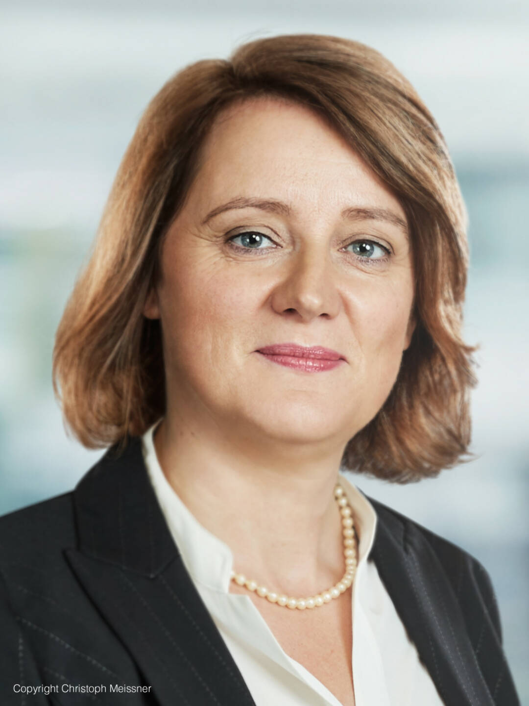 TPA Steuerberatung GmbH: Steuerspartipps zum Jahresende 2019, Kaufen Sie rechtzeitig Wertpapiere und das zeitgerecht vor dem Jahreswechsel, so Monika Seywald, TPA Partnerin; Fotocredit: Christoph Meissner