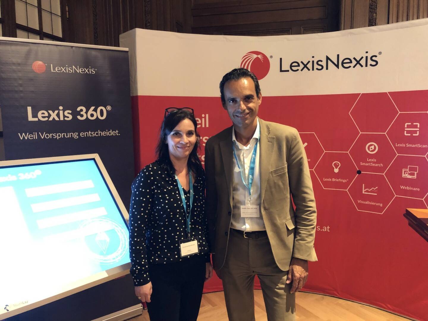 Intelligente Vertragserstellung, Daten-Visualisierung und Überwachung laufender Gesetzesänderungen waren Neuheiten der Future Law Legal Tech Konferenz in Wien; Susanne Mortimore (Director Sales & Marketing LexisNexis), Alberto Sanz de Lama (CEO LexisNexis) auf der Future Law Legal Tech Konferenz; Credit: LexisNexis