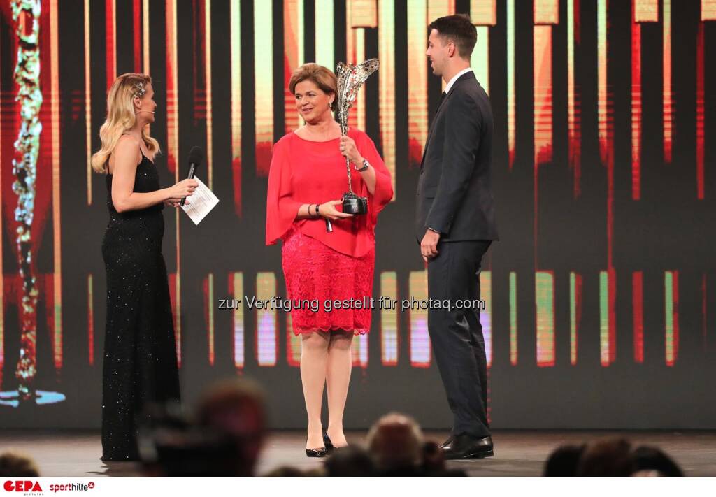 Miriam Weixelbraun, Bettina Glatz-Kremsner (Lotterien)  und Christoph Vetchy. Photo: GEPA pictures/ Michael Meindl (07.11.2019) 