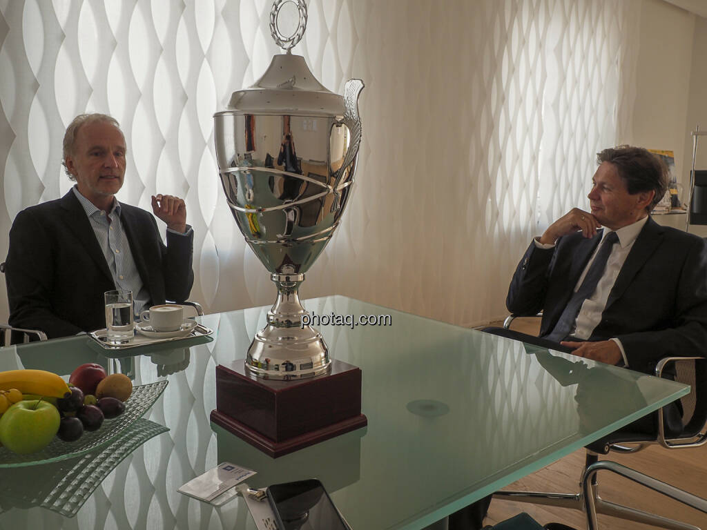 Christian Drastil (BSN), Wanderpokal, Wolfgang Anzengruber (Verbund), © photaq.com (07.11.2019) 