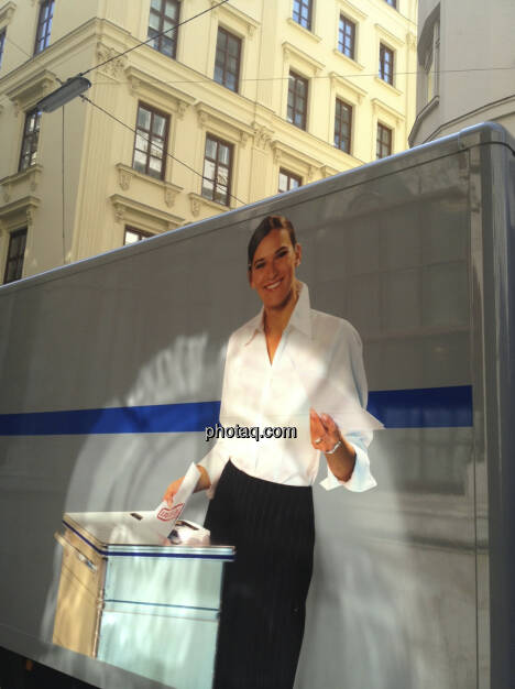 Aktenvernichtung vor der Wiener Börse in der Strauchgasse (08.07.2013) 