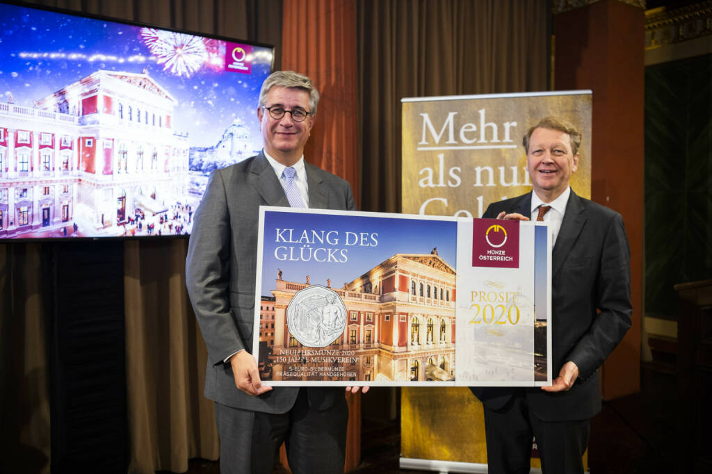 Klang des Glücks heißt die Neujahrsmünze 2020 und zeigt den Musikverein. Die Münze in Silber oder Kupfer bietet eine Alternative zu Plastikschweinchen zum Jahreswechsel. Intendant Dr. Thomas Angyan, Musikverein und Generaldirektor Mag. Gerhard Starsich, Münze Österreich AG; Credit: Münze Österreich, © Aussender (05.12.2019) 