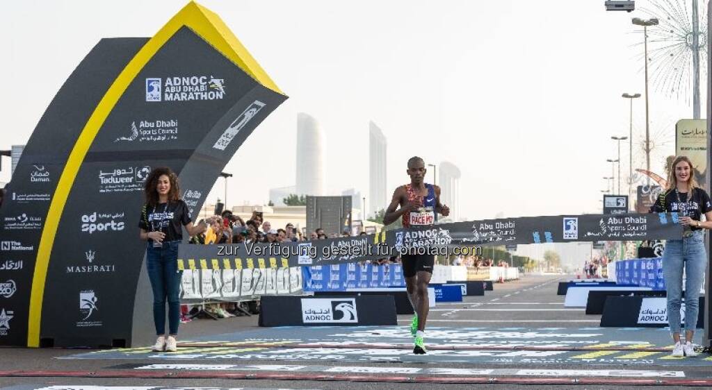 Die Gewinner der zweiten Auflage des ADNOC Abu Dhabi Marathons Reuben Kipyego und Vivian Kiplagat (06.12.2019) 