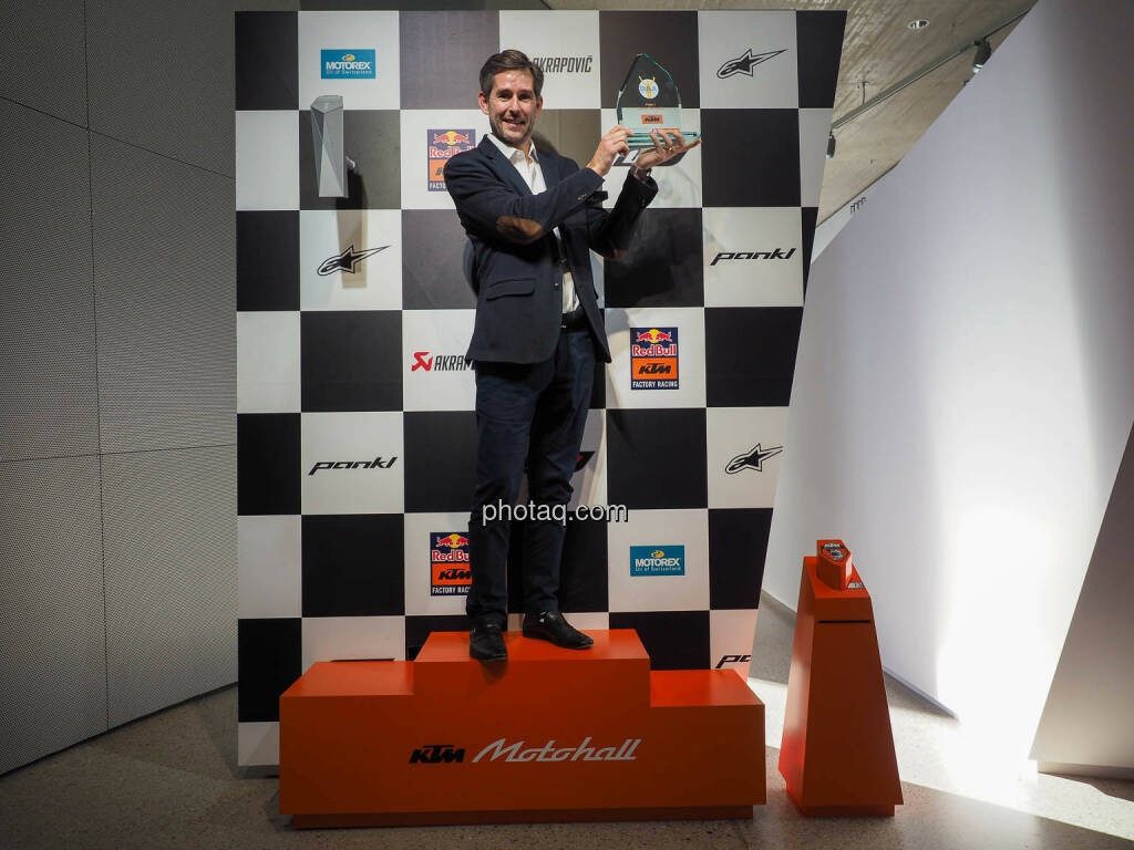 Stefan Rathausky mit BAA Trophäe (14.12.2019) 