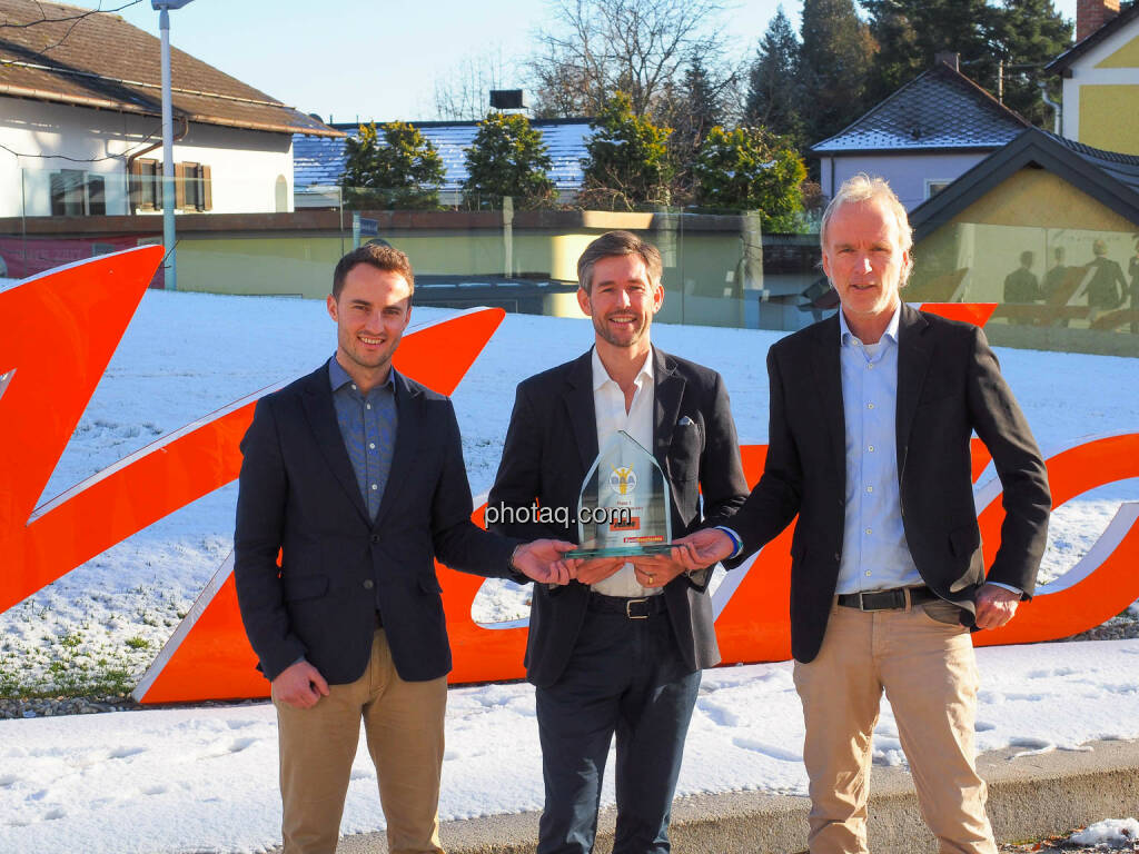 René Esterbauer, Stefan Rathausky, Christian Drastil vor der KTM Motohall in Mattighofen (14.12.2019) 