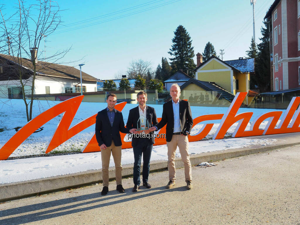 René Esterbauer, Stefan Rathausky, Christian Drastil vor der KTM Motohall in Mattighofen (14.12.2019) 