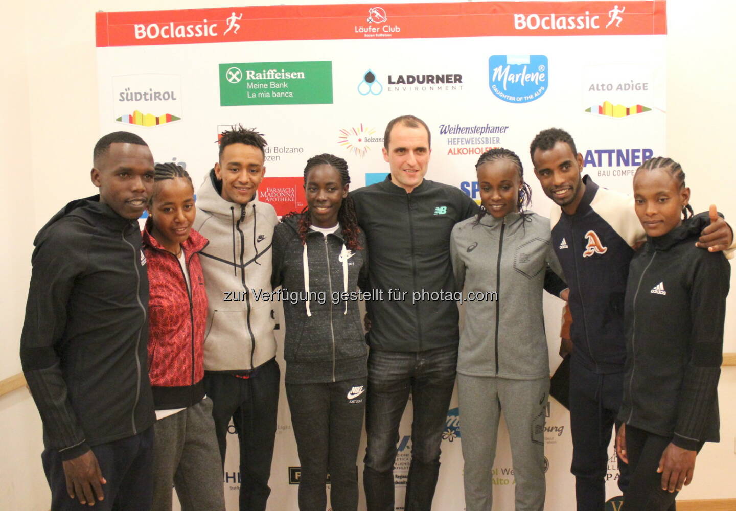 Die Topathleten des BOclassic Südtirol (von links): Amos Kipruto, Netsanet Gudeta, Yemaneberhan Crippa, Margaret Chelimo Kipkemboi, Markus Ploner, Mercy Cherono, Telahun Haile Bekele und Alemitu Tariku (Bild: hkMedia)