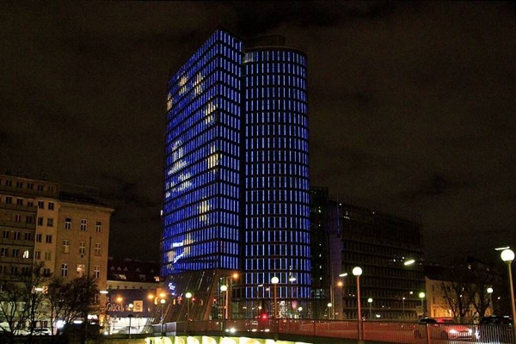 
25 Jahre Österreich in der EU - Uniqa Tower mit Sonderbespielung zum 25-jährigen Jubiläum; Fotorechte: © UNIQA/Erwin Gruber, © Aussender (07.01.2020) 