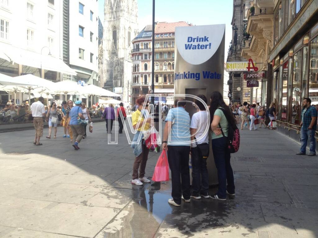 Drink Water, © www.martina-draper.at (10.07.2013)