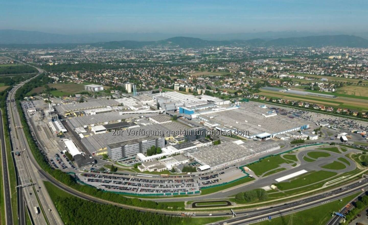Luftaufnahme Magna Steyr Werk in Graz (Bild: Magna)