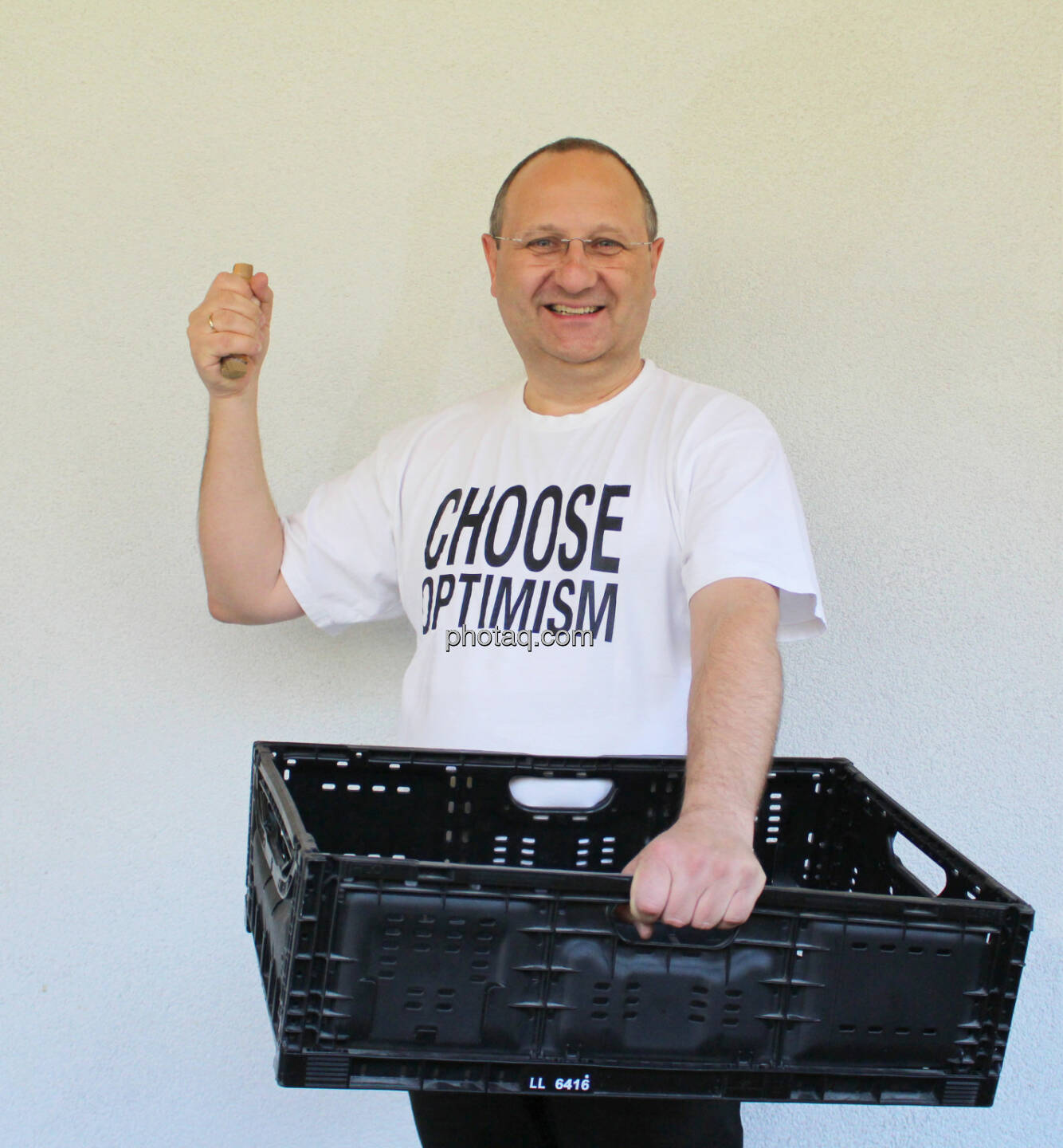 Paul Rettenbacher, vorher (Polytec), Anm: Die bisher beste Vorlage von der Handhaltung her. Und Paul hattte sogar noch ein Shirt aus der alten Choose Optimism Serie im Homeoffice