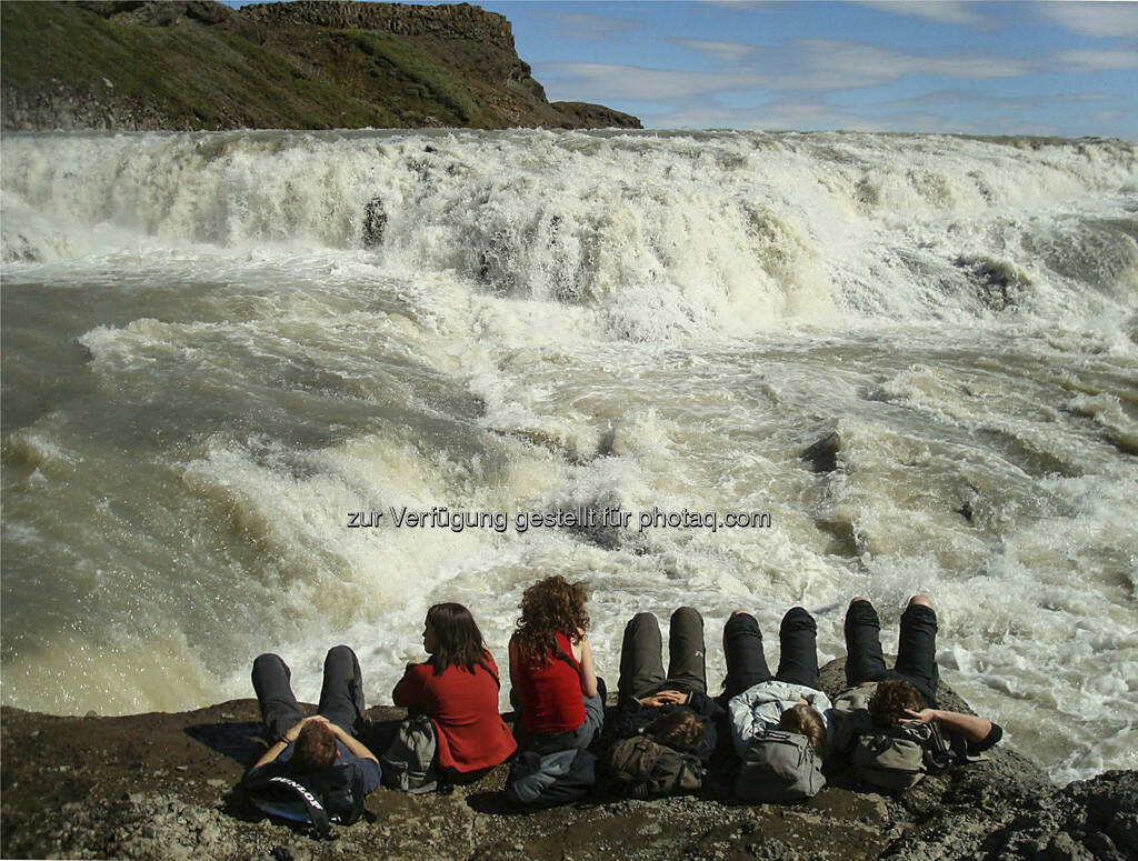 Gulfoss, Wasserfall, Touristen  -  Island, © Gabriele Hartweger (15.07.2013) 