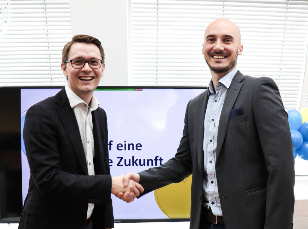 easyname und dogado schließen sich zusammen: Florian Schicker (rechts) und Daniel Hagemeier (links) erschaffen eines der größten inhabergeführten Hosting-Unternehmen im DACH-Markt; Copyright: easyname GmbH, © Aussendung (03.06.2020) 