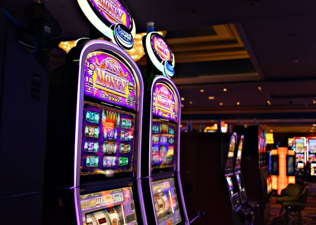 Las Vegas, Slot machine (Bild Steve Sawusch : https://unsplash.com/photos/PLfpXxZ9r9A) (22.06.2020) 