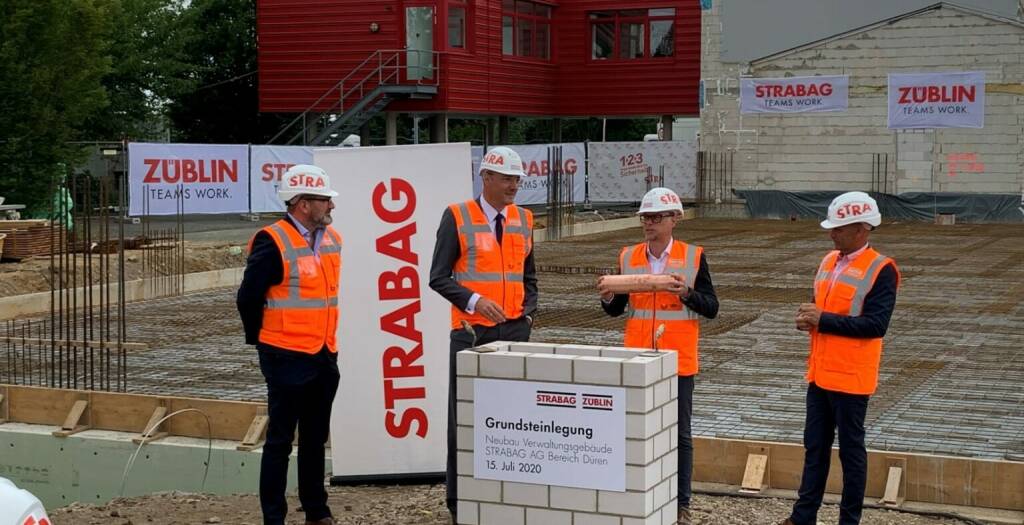 Grundsteinlegung für den Erweiterungsbau des STRABAG-Bereichs Düren in Nörvenich (v.l.n.r: Oliver Schirp, Dr. Timo Czech, Peter Frohn, Norbert Becker) (Copyright: STRABAG) (15.07.2020) 