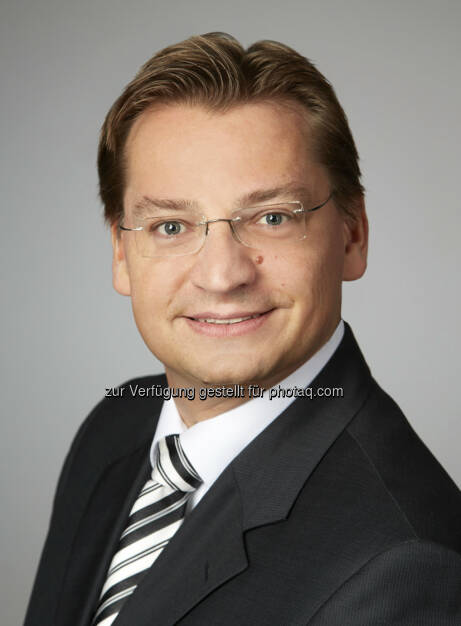 Das internationale Immobilienberatungsunternehmen Savills gibt bekannt, dass Michael Wanner (38) am 22. Juli 2013 die neugeschaffene Position des CFO für Savills Deutschland angetreten hat. Wanner verfügt über langjährige Erfahrung im Dienstleistungs- und Immobilienbereich und war zuletzt als Vice President für den Bereich Finance, Accounting und Controlling der GAZIT Germany Beteiligungs GmbH & Co. KG verantwortlich. Zuvor war Wanner u. a. für die Groß & Partner Grundstücksentwicklungsgesellschaft mbH sowie die Archon Group Deutschland GmbH erfolgreich tätig und bringt somit umfangreiche Kenntnisse für die neue Funktion des CFO ein (c) Aussendung (23.07.2013)