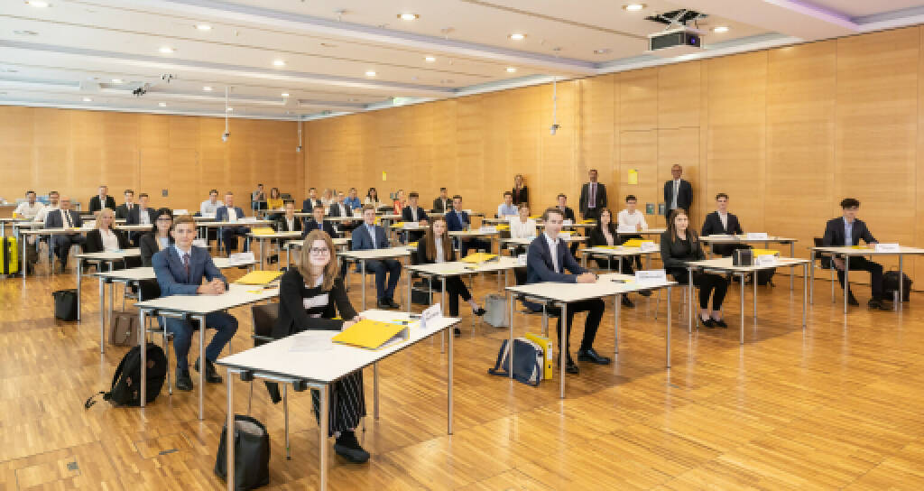 Die Raiffeisenlandesbank NÖ-Wien und die niederösterreichischen Raiffeisenbanken haben die Lehrplätze um ein Drittel aufgestockt. Insgesamt starten in dieser Woche 19 junge Menschen – 11 in Wien und 8 in Niederösterreich – ihre Ausbildung. Raiffeisen NÖ-Wien / Roland Rudolph, © Aussender (06.08.2020) 