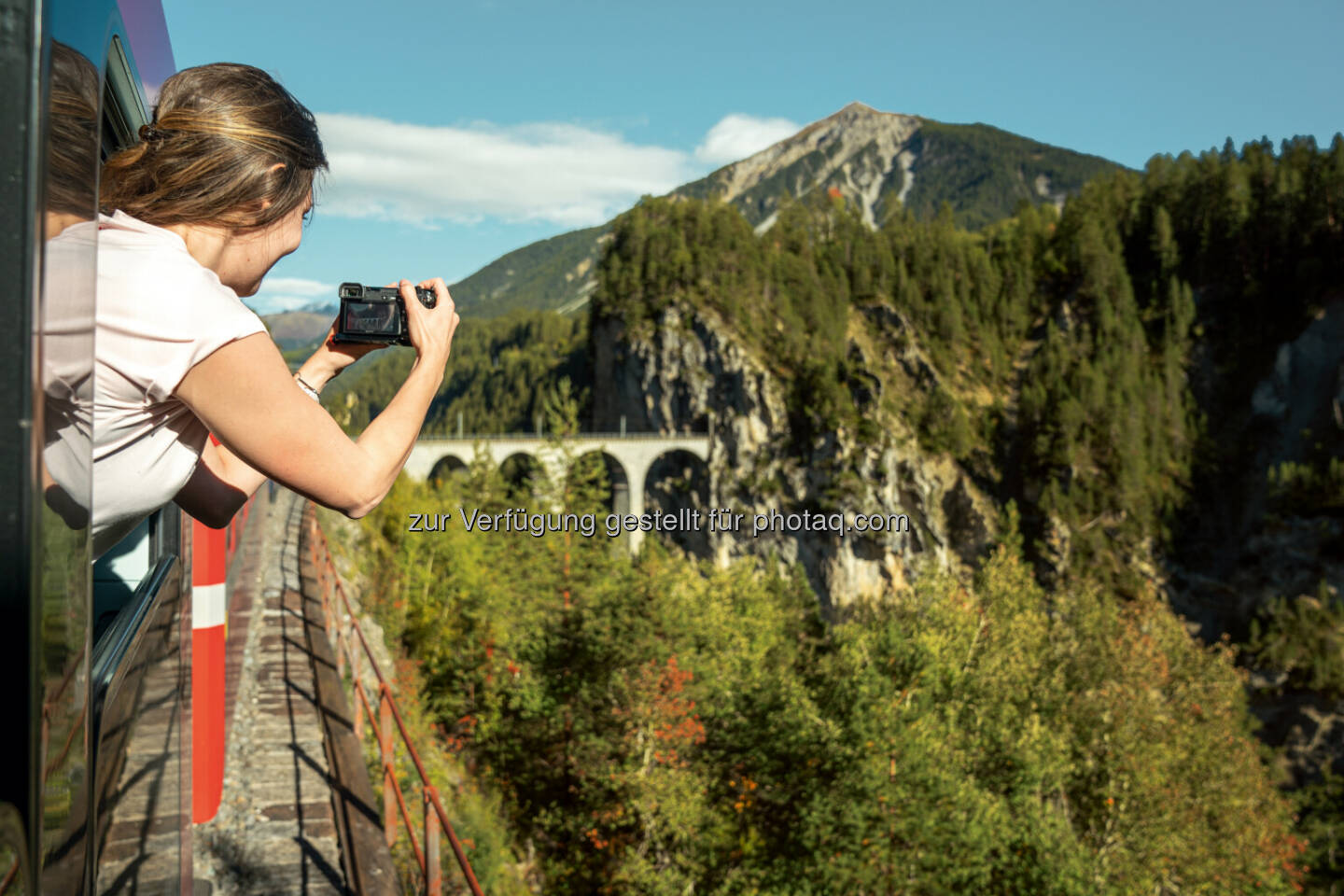 Schweiz Tourismus: Mit der Bahn klimafreundlich durch die spektakuläre Naturkulisse der Schweiz (Bild: Andre Meier/Switzerland Tourism)