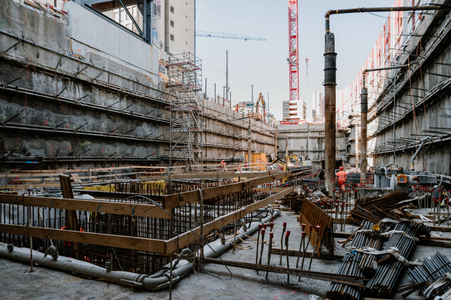 Porr: Der erste Meilenstein zur Errichtung des Franklinturms in Zürich ist erfolgt: Die Baugrube für die Untergeschosse ist fertig ausgehoben. Credit: Porr