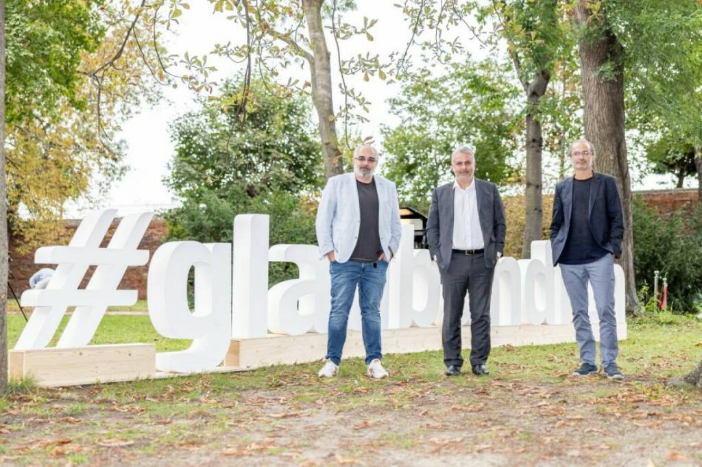 Die Erste Bank ist ab sofort neuer Partner vom THEATER IM PARK am Belvedere. „Jetzt wird daraus ein kultureller Fixpunkt in Wien, der auch unter den neuen Bedingungen die nächsten Jahre perfekt funktioniert“, so Peter Bosek, CEO der Erste Bank. Damit ist der Spielbetrieb vom Theater im Park vorerst bis Ende 2022 gesichert. im Bild: Niavarani, Bosek, Hoanzl Credit: Daniel Hinterramskogler, © Aussender (01.09.2020) 