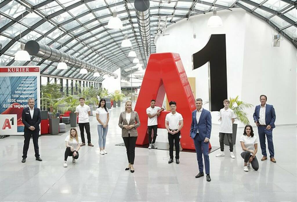 Bundesministerin Christine Aschbacher und A1 Group CEO Thomas Arnoldner begrüßen neue A1 Lehrlinge, Credit: A1, © Aussender (04.09.2020) 