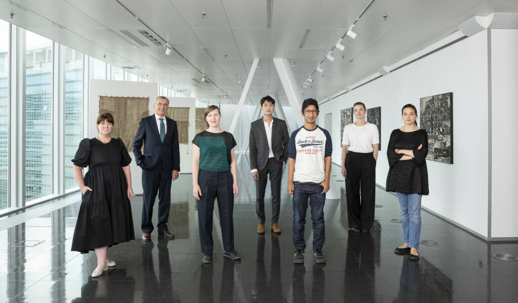 Strabag Artaward 2020 geht an Shuvo Rafiqul  - (v.l.n.r.) Tanja Skorepa (STRABAG Kunstforum), Thomas Birtel (CEO Strabag SE), Florina Leinß, Minh Dung Vu, Shuvo Rafiqul, Birke Gorm, Sophie Gogl, Credit: Strabag/Eva Kelety, © Aussendung (14.09.2020) 