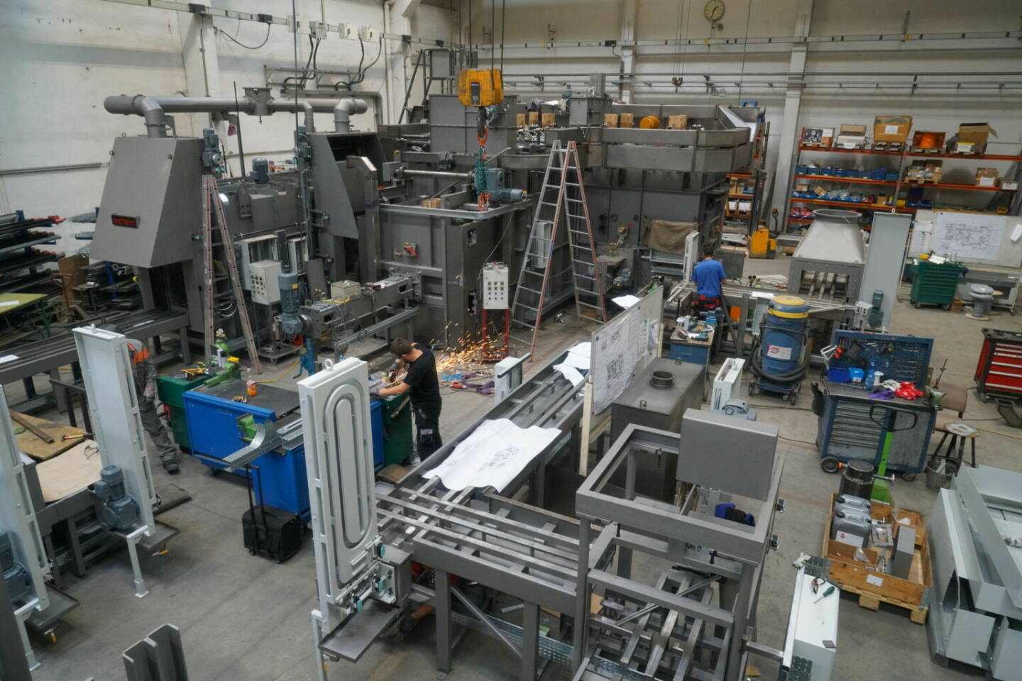Trotz Corona und schwächelndem Wirtschaftsumfeld hat der Industrieofenbauer Aichelin in Mödling seine Fertigungshallen wieder in Vollbetrieb. Insgesamt fünf große Kundenaufträge werden aktuell fertiggestellt. Copyright:
Aichelin