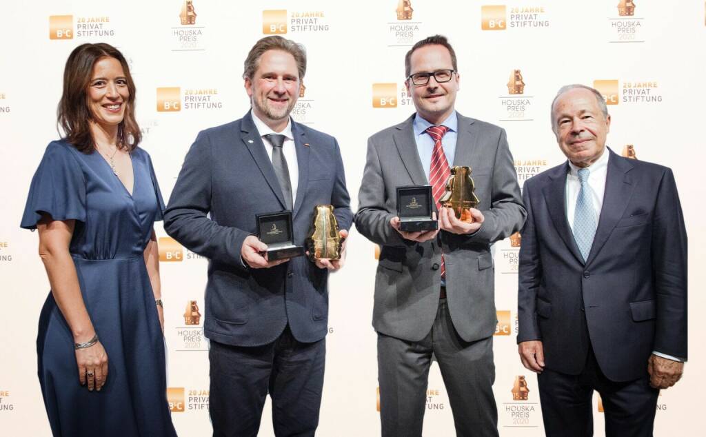 B&C Privatstiftung: TU Graz und MacroArray Diagnostics gewinnen Houskapreis 2020 - v.l.n.r. Mariella Schurz (B&C), Harald Plank (TU Graz), Christian Harwanegg (MacroArray Diagnostics GmbH), Erich Hampel (B&C), Copyright:
B&C/Alexandra Thomson, © Aussendung (25.09.2020) 