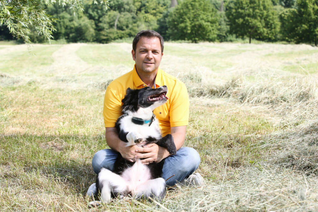 Jeder Hund kann weglaufen - Hundeprofi Martin Rütter, bekannt unter anderem aus der VOX-Sendung „Der Hundeprofi“, setzt auf GPS Tracker von Tractive, gegründet u.a. von Florian Gschwandtner, Credit: Tractive (09.10.2020) 