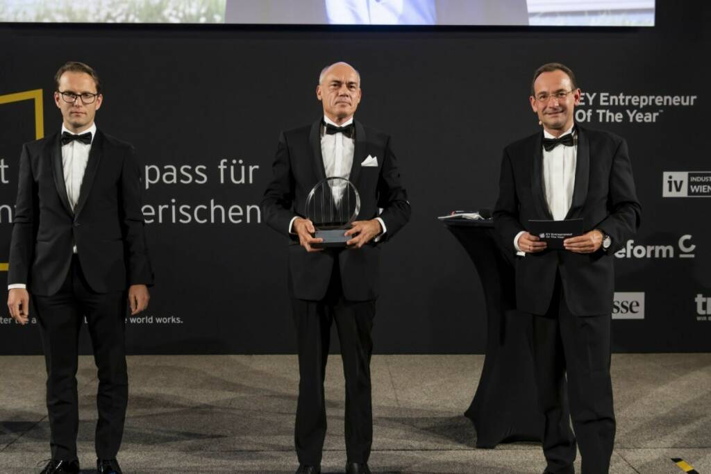 EY Entrepreneur Of The Year Award 2020: Industry & Technology, Stefan Messar, Glorit; (v.l.n.r.) Johannes Höhrhan, Geschäftsführer Industriellenvereinigung Wien, Stefan Messar von Glorit, EY Entrepreneur Of The Year 2020 in der Kategorie Industry & Technology, Erich Lehner, Program Partner EY Entrepreneur Of The Year Österreich; Copyright: EY/Point of View., © Aussendung (19.10.2020) 