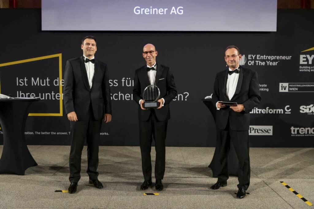 EY Entrepreneur Of The Year Award 2020: Sonderpreis der Generationen, Axel Kühner, Greiner (v.l.n.r.) Gunther Reimoser, Country Managing Partner EY Österreich, Axel Kühner, CEO Greiner AG und Vertreter der Familie Greiner (Sonderpreis der Generationen), Erich Lehner, Program Partner EY Entrepreneur Of The Year Österreich  Copyright: EY/Point of View., © Aussendung (19.10.2020) 