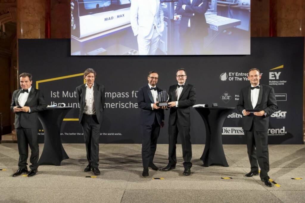 EY Entrepreneur Of The Year Award 2020: Start-ups, Christian Harwanegg und Sascha Dennstedt, MacroArray Diagnostics (v.l.n.r.) Rainer Nowak, Chefredakteur „Die Presse“, Andreas Lampl, Chefredakteur „Trend“, Sascha Dennstedt und Christian Harwanegg von MacroArray Diagnostics, EY Entrepreneur Of The Year 2020 in der Kategorie Start-ups, Erich Lehner, Program Partner EY Entrepreneur Of The Year Österreich Copyright: EY/Point of View., © Aussendung (19.10.2020) 