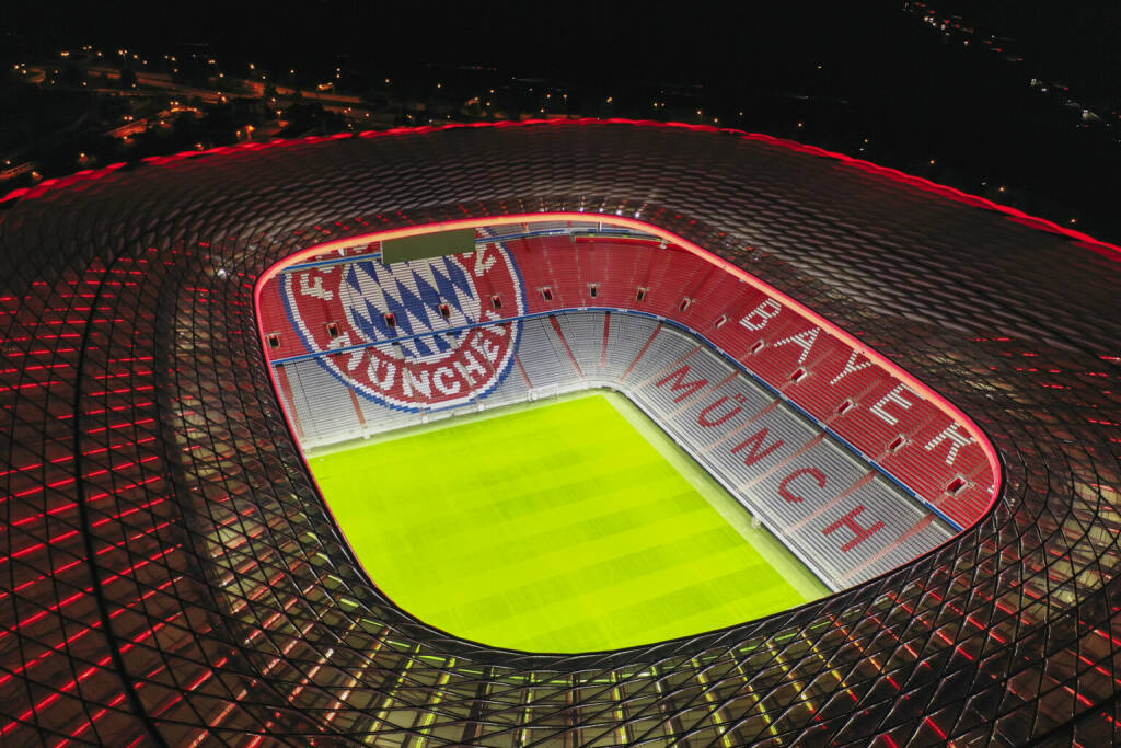 Komplett-Lichtlösung für den inneren Dachbereich der Allianz Arena in München, einem der modernsten Stadien der Welt. © Faruk Pinjo (28.10.2020) 