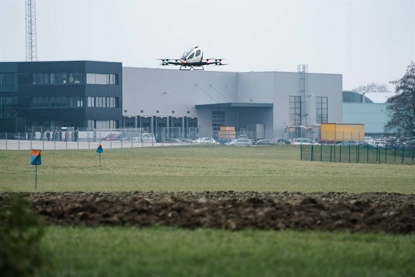 FACC führte den Testflug des EHang 216 an ihrem Werksgelände in St. Martin im Innkreis (OÖ) durch. Fotorechte: © FACC/Gortana