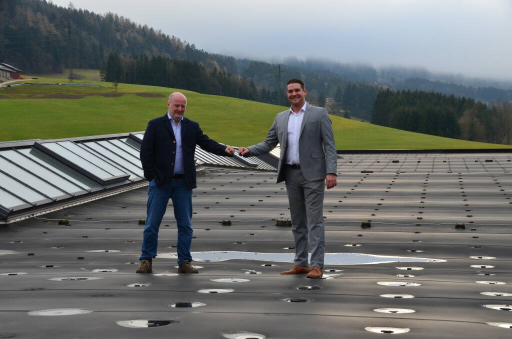Cleen Energy AG und Welser Profile realisieren Niederösterreichs größte Aufdach-Photovoltaikanlage, Andreas Welser & Lukas Scherzenlehner (v.l.), Credit: Welser Profile, © Aussendung (21.12.2020) 