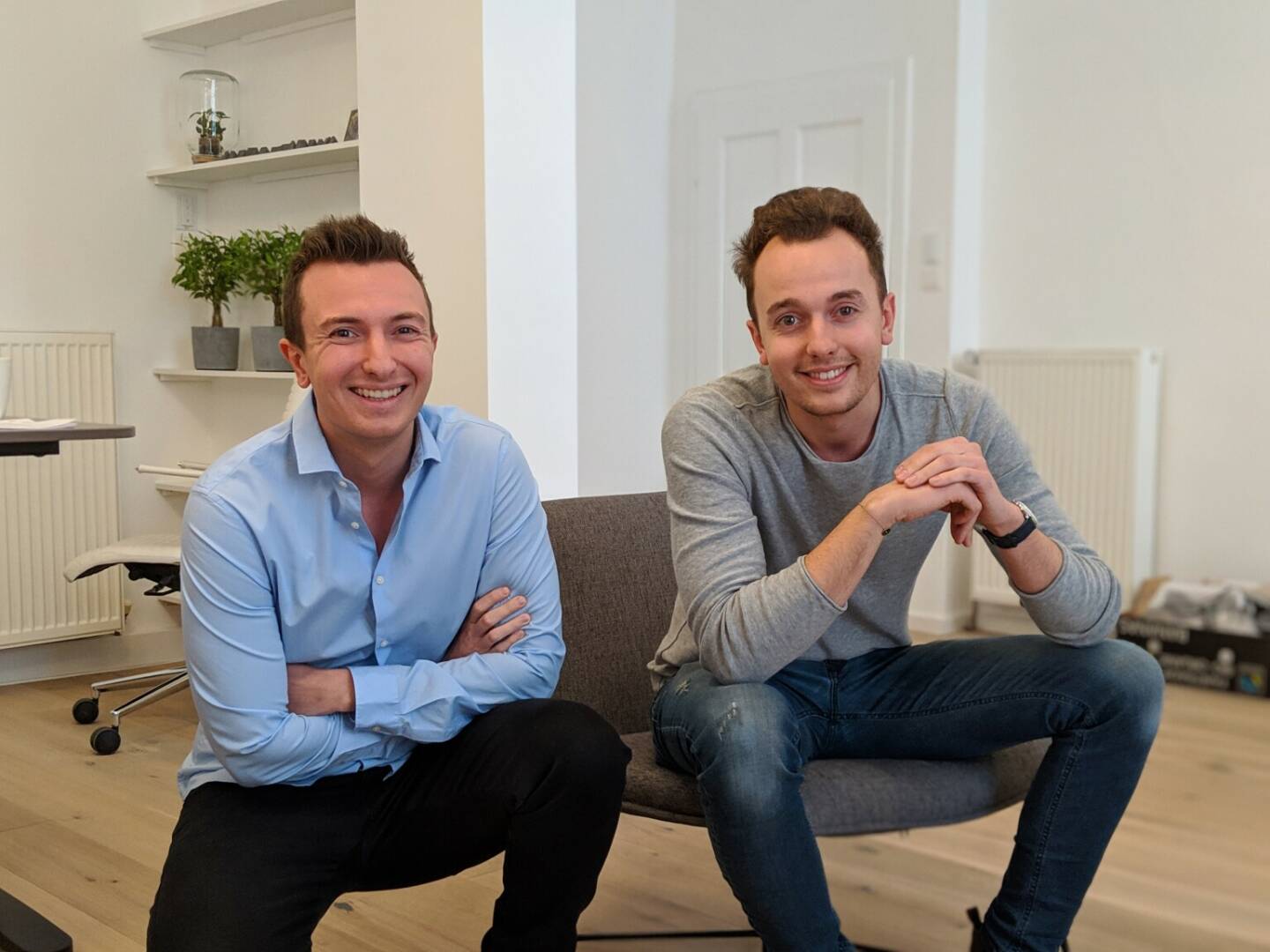 Das B2B-Software Unternehmen Idera, Inc. mit Sitz in Houston, Texas erweitert sein Portfolio an Entwickler-Tools (Developer Tools) mit der 100% Übernahme von apilayer (apilayer Data Products GmbH), einem von den Brüdern Paul Zehetmayr und Julian Zehetmayr im Jahr 2015 in Wien gegründeten Technologieunternehmen mit Fokus auf APIs (“Application Programming Interfaces”), das weltweit rund eine Million Kunden zählt. Fotocredit:Martin Pacher