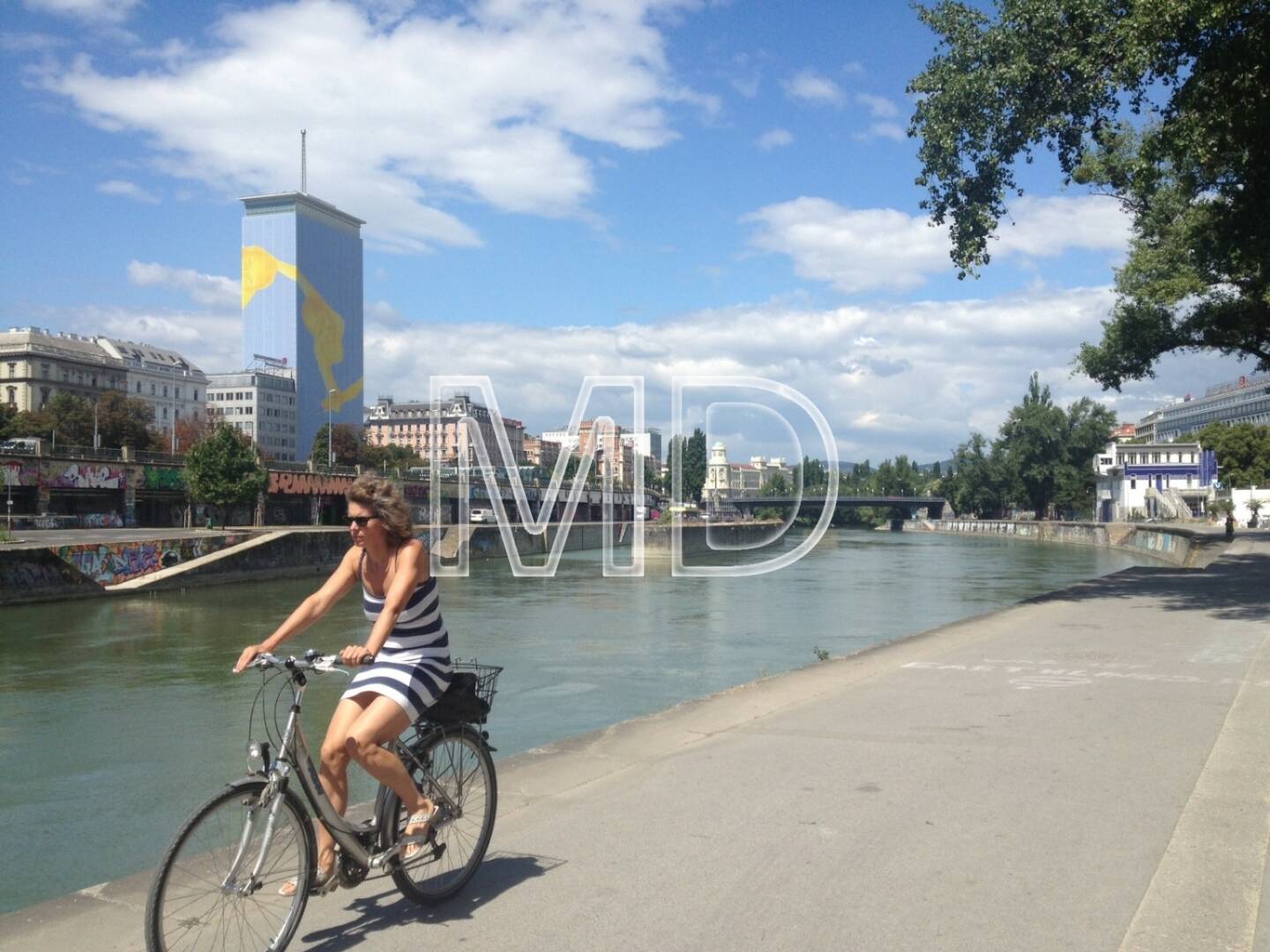 Donaukanal, Ringturm, Radfahrer