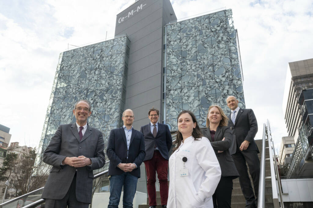 FWF - Der Wissenschaftsfonds: Österreich baut Corona-Grundlagenforschung aus, Bild von links nach rechts: Wissenschaftsminister Heinz Faßmann, Andreas Bergthaler (Projektleiter CeMM), Giulio Superti-Furga (Wissenschaftlicher Direktor CeMM), Anna Schedl (Projektkoordinatorin CeMM), Anita Ender (Administrative Direktorin CeMM) und Gregor Weihs (FWF-Präsident). Fotocredit:FWF/Nowotny, © Aussender (18.03.2021) 