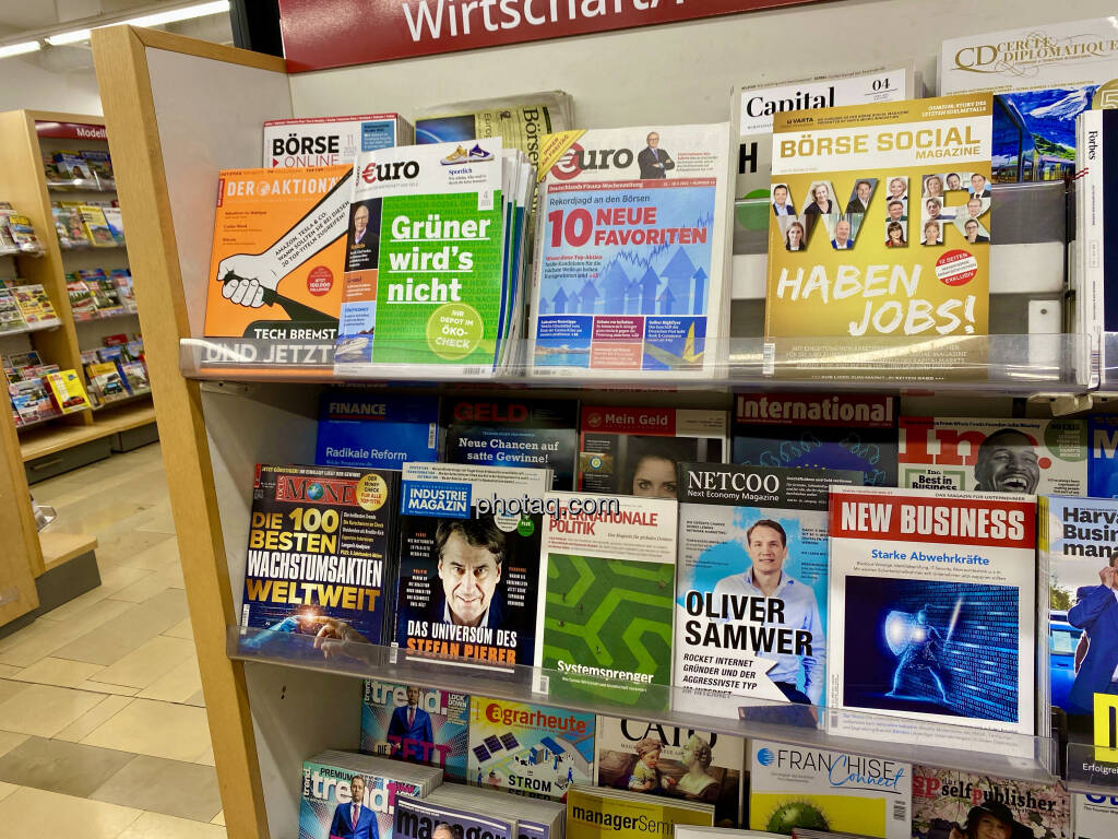 Börse Social Magazine #50, Kiosk, Morawa, Wir haben Jobs - Mit einleitung von Arbeitsminister Martin Kocher: Für die Jubiläumsausgabe 50 des börse Social Magazine hörten wir uns um, wer im Umfeld des Kapitalmarkts gerade Jobs anzubieten hat. Und das sind einige. http://boerse-social.com/magazine, © photaq.com (19.03.2021) 