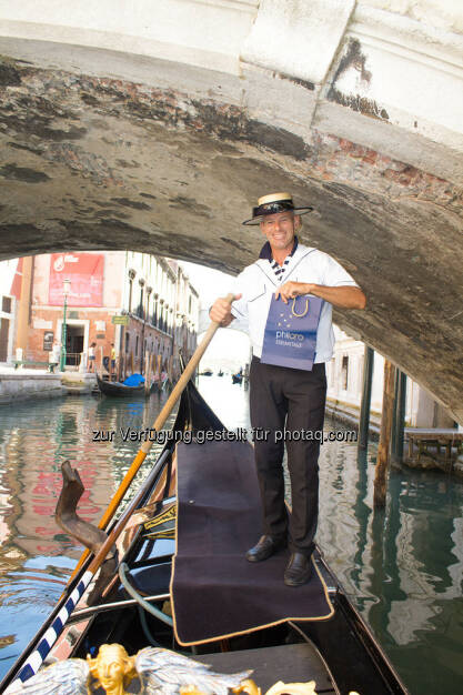 Venedig, Gondoliere mit Philoro Sackerl, © Nina Krist (Philoro) (05.08.2013) 