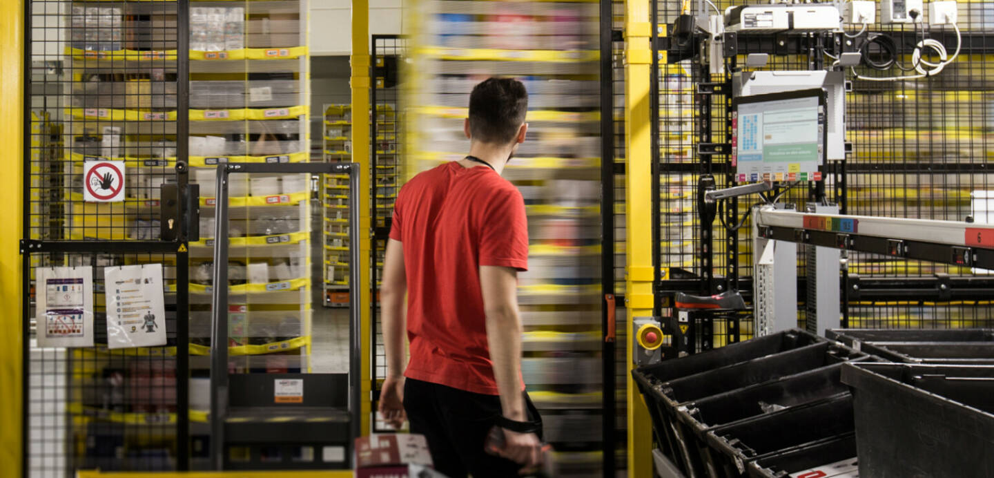 Amazon hat heute sein europäisches Innovationslabor für Logistik enthüllt, welches das Arbeitsumfeld der Mitarbeiter:innen durch fortschrittliche Technologien verbessert und für ein Höchstmaß an Arbeitssicherheit sorgt. Fotocredit:Amazon