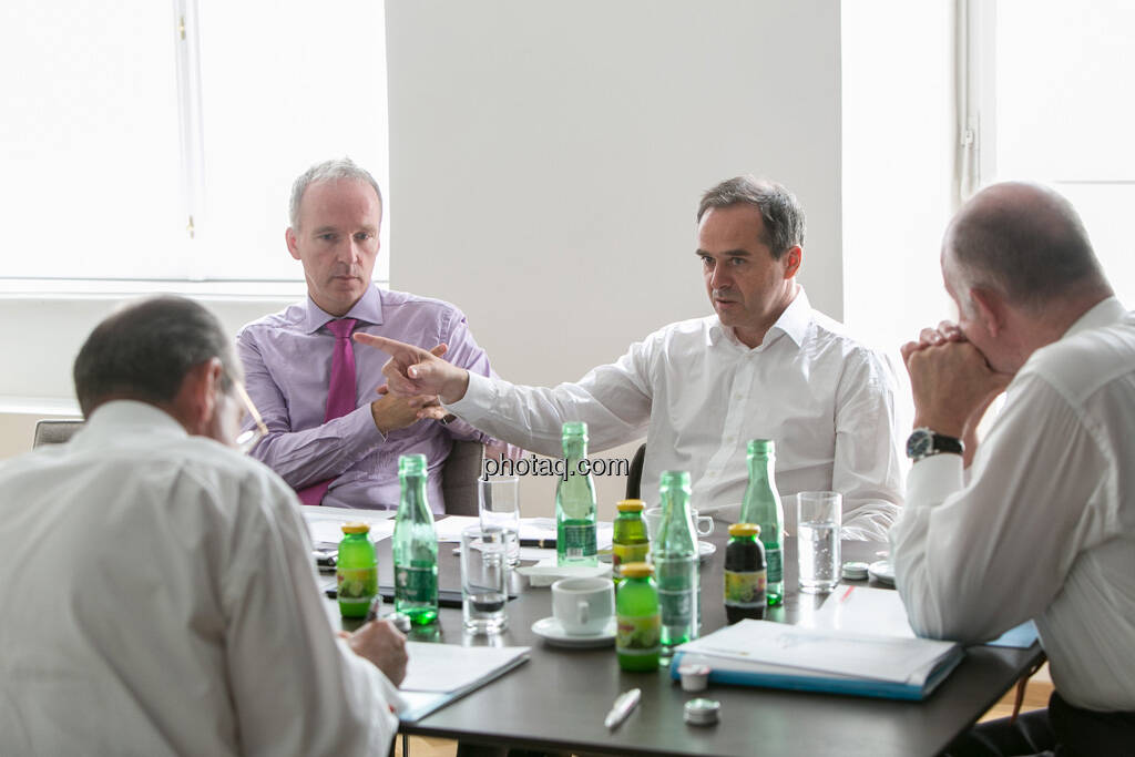 Christian Drastil, Wolfgang Matejka (Matejka & Partner), Wolfgang Nolz (Kapitalmarktbeauftragter, BMF), Michael Spiss (RCB), © finanzmarktfoto.at/Martina Draper (06.08.2013) 