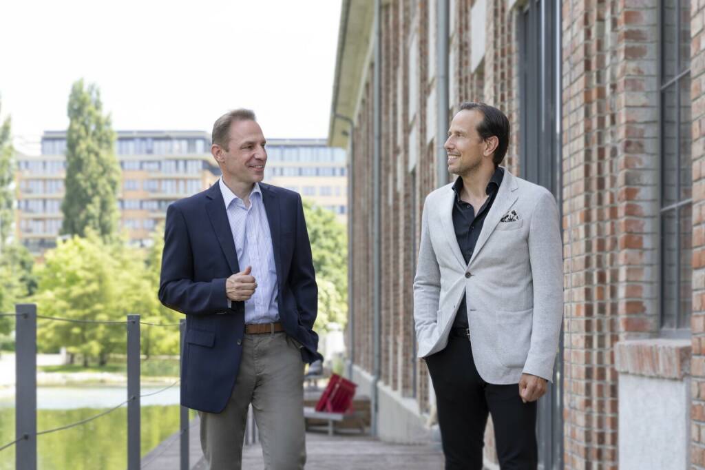 Value One und Silver Living starten Betriebs-Partnerschaft, Andreas Köttl (CEO von Value One), Thomas Morgl (Managing Partner von Silver Living), Credit: Value One, © Aussender (05.07.2021) 