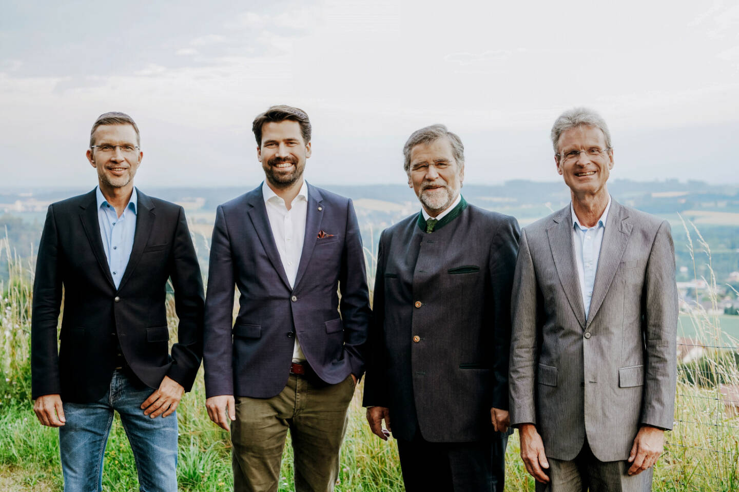 Generationswechsel bei SONNHAUS: Gerhard Fessl verabschiedet sich in den Ruhestand und übergibt Ruder an die nächste Generation. Von links nach rechts: GF Christian Baumann (SONNHAUS Deutschland), GF Stefan Fessl (SONNHAUS Österreich), Gerhard Fessl, GF Alfred Klambauer (SONNHAUS Österreich). Credit: Sonnhaus