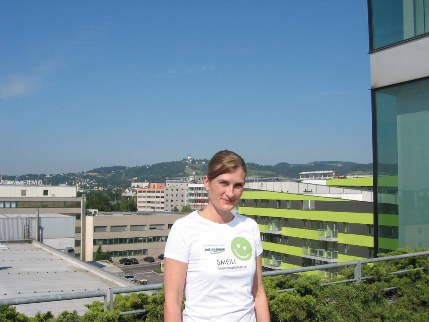 HR Smeil! Silke Gruber (Abteilungsleiter Human Res. bei bet-at-home.com (Shirt natürlich in der bet-at-home.com-Edition)