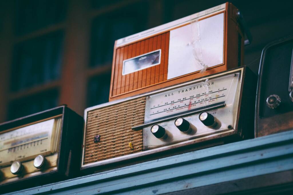Radio, hören, Audio, Lautsprecher - https://pixabay.com/de/photos/radio-alt-jahrgang-retro-2974649/, © <a href=