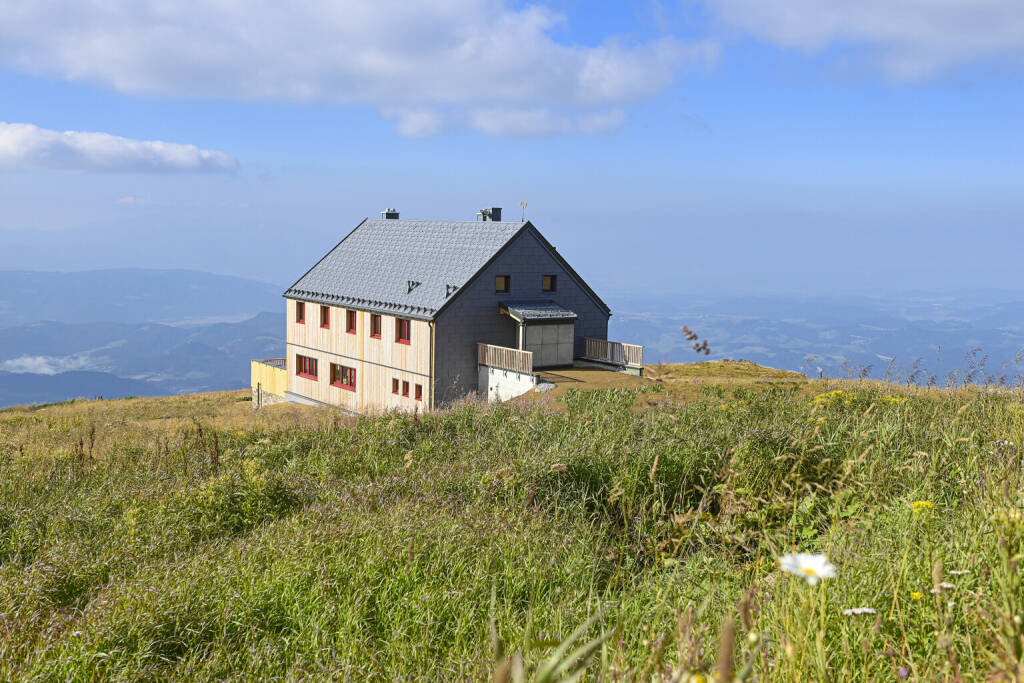 Höchstgelegenes Fertighaus der Alpen: Griffner übergibt Koralpenhaus auf 1966 Metern Seehöhe, Fotocredit:Helge Bauer, © Aussender (13.09.2021) 