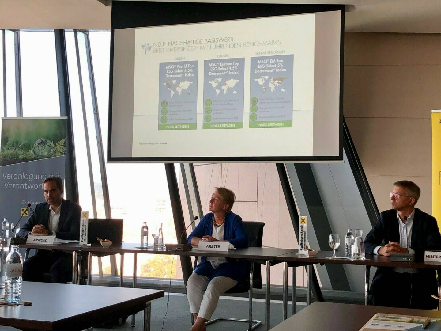 Pressekonferenz der RCB zum Thema nachhaltiges Investieren mit Zertifikaten, im Bild: Philipp Arnold und Heike Arbter (RCB), Christian Hinterwallner (Raiffeisen Research), Bild: BSM
